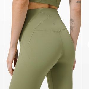 Lululemon Nulu Fold High-Rise Yoga Tight 25"
Rosemary Green *like new*